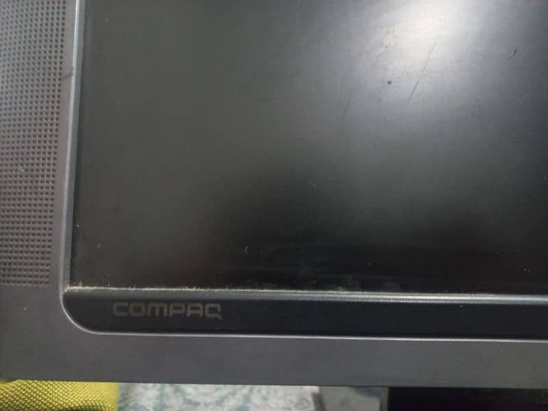 Compaq  Lcd Destop 2