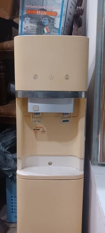 Esquire Water Dispenser 1