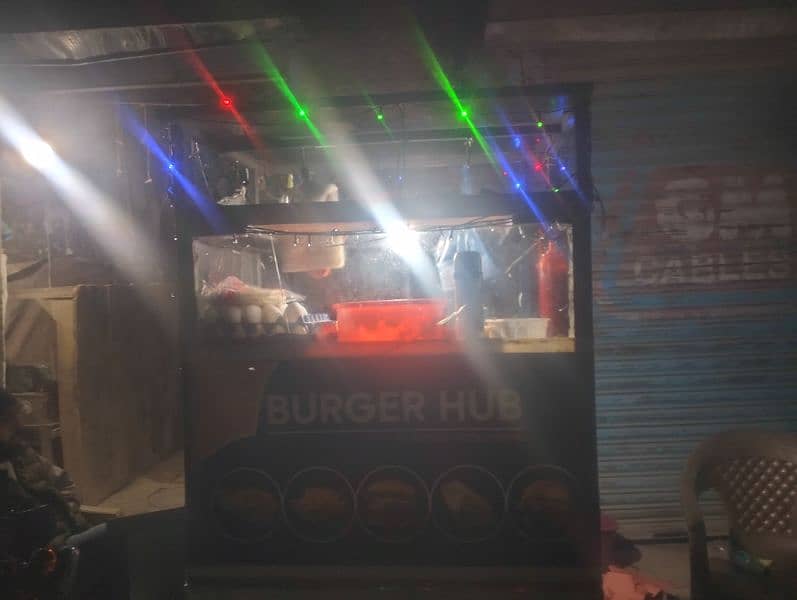 1 adad burger shawarma counter h 3 by 2 size h urgent sell krna h 3