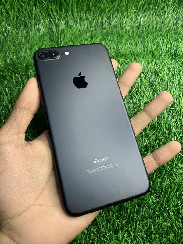 Apple iPhone 7 plus 0