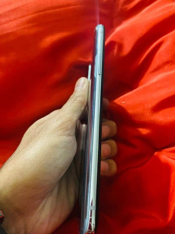 one plus 8t condition 10/10 full box 3