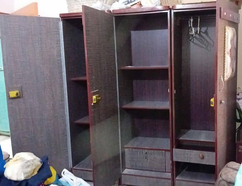 Set of 3 Wardrobe/Cupboard 1