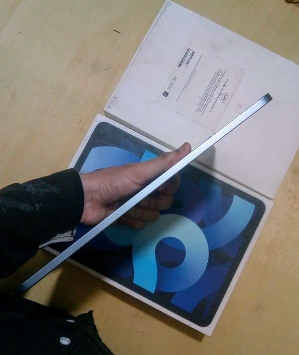 iPad Air 4 with Box 4