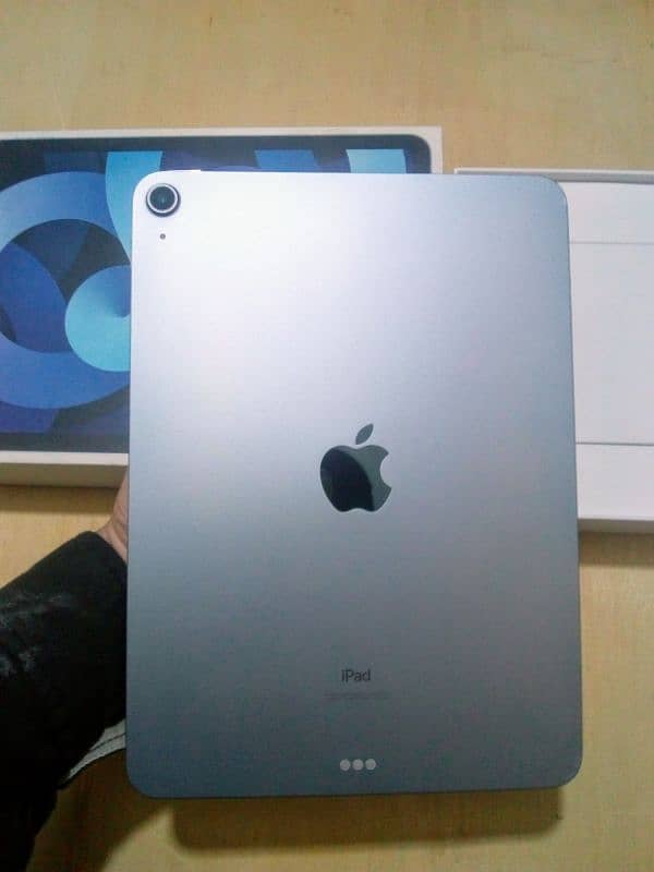 iPad Air 4 with Box 6