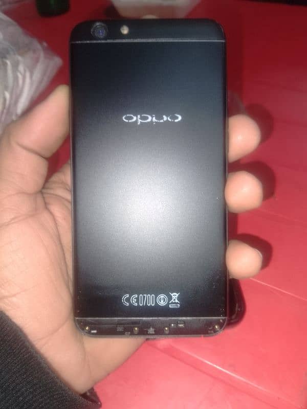 urgent sale oppo f1s 4/64 condition 10/8 all ok he ap k samne he 6