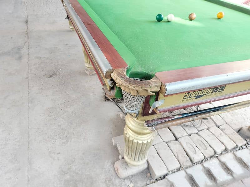 5/10 snooker 5 stick 10 /10 condition 4