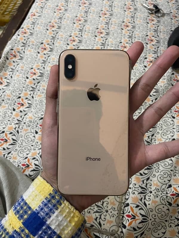 IPHONE XS (GOLDEN COLOUR) 1