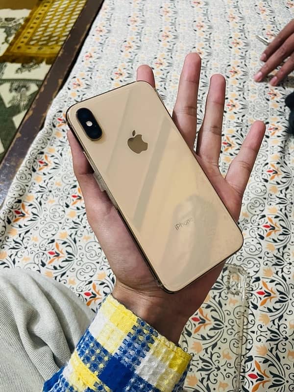 IPHONE XS (GOLDEN COLOUR) 2