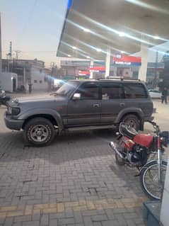 A toyota Land cruiser 1997 model avlbl.