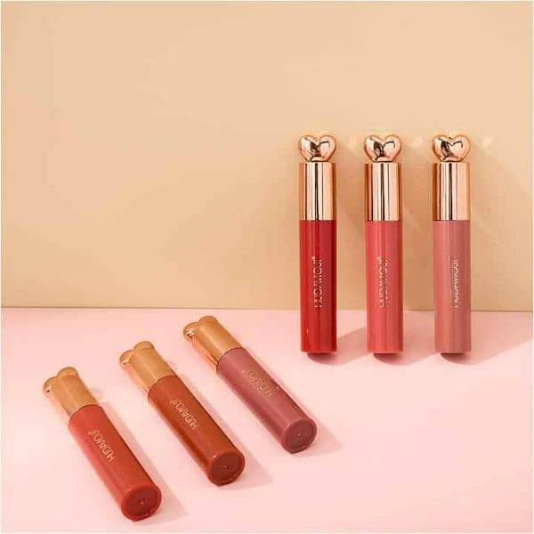 Nude hydrating lip gloss 2