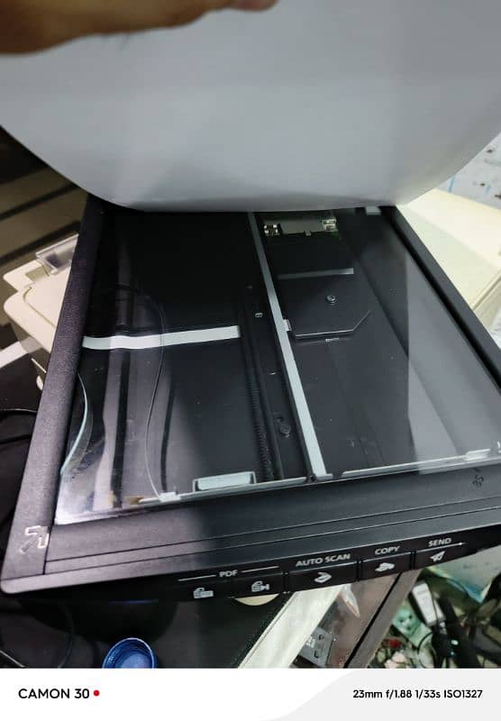 Canon CanoScan LiDE220 Scanner U. K Imported 10/10 2