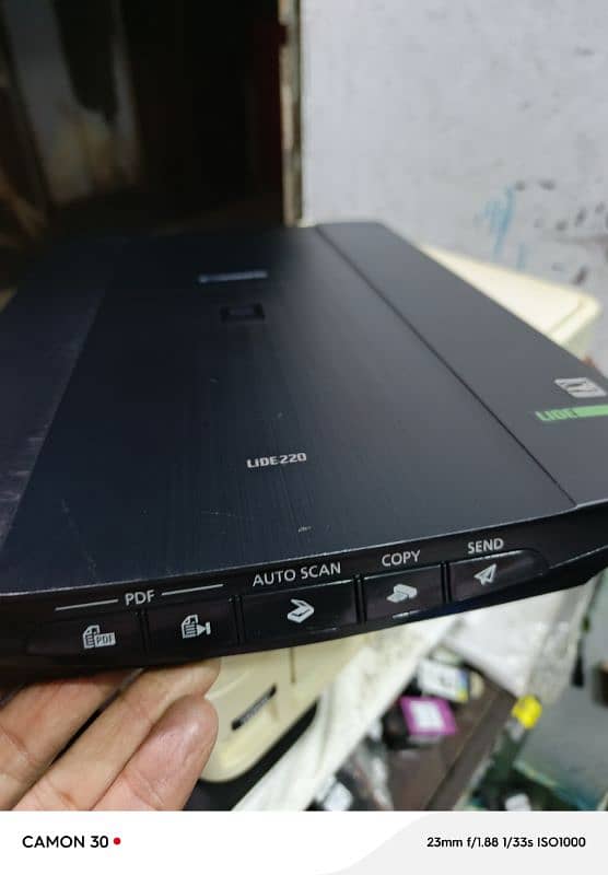 Canon CanoScan LiDE220 Scanner U. K Imported 10/10 4