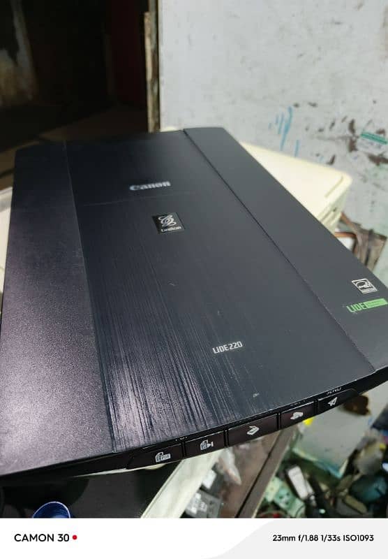 Canon CanoScan LiDE220 Scanner U. K Imported 10/10 5