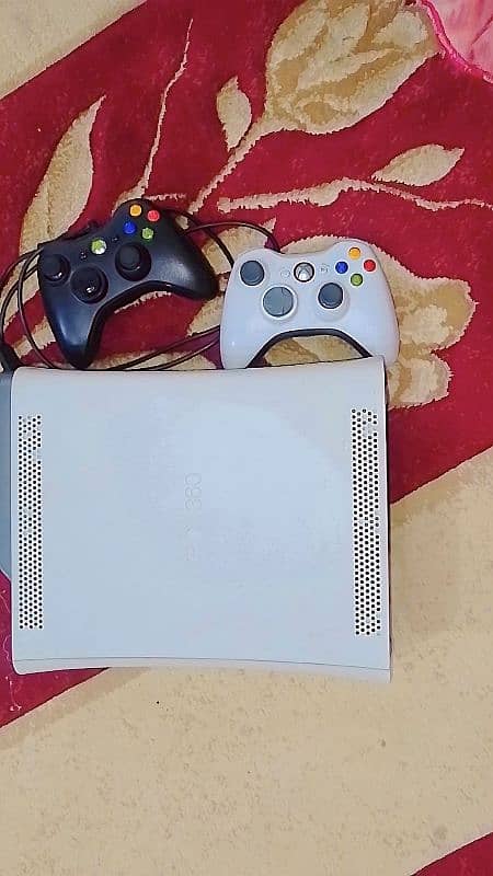 Xbox 360 with two controllers 3