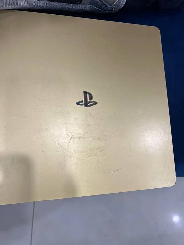 Gold edition PS4 Slim 512GB 1