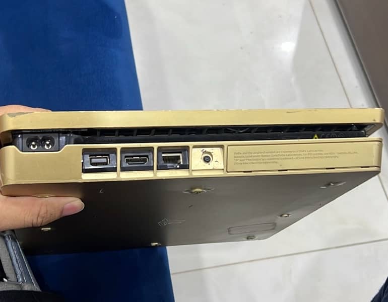 Gold edition PS4 Slim 512GB 3