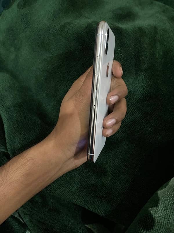 IPhone X 10/10 condition 4