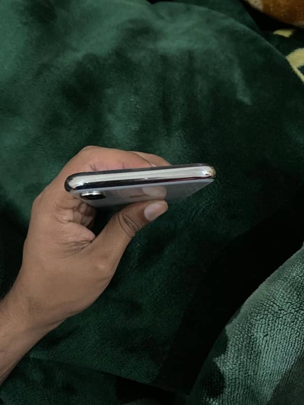 IPhone X 10/10 condition 5