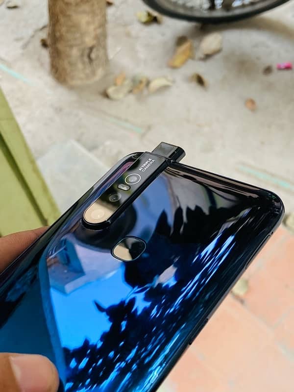 vivo v15 popup camera(8/256GB)(10/10)With box charger. Price final h 7