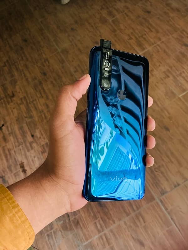 vivo v15 popup camera(8/256GB)(10/10)With box charger. Price final h 12