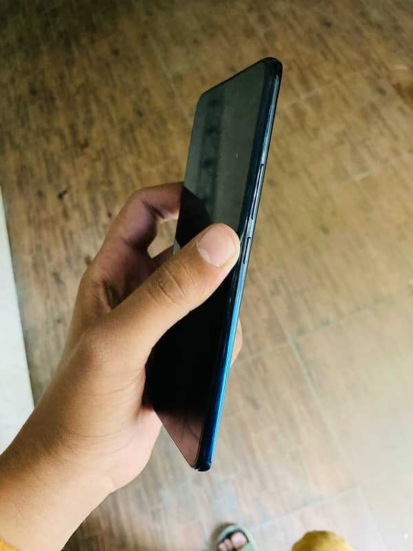 vivo v15 popup camera(8/256GB)(10/10)With box charger. Price final h 18