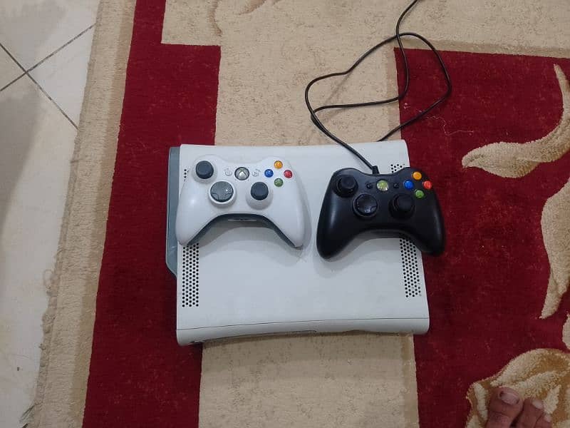 Xbox 360 with two controllers 0