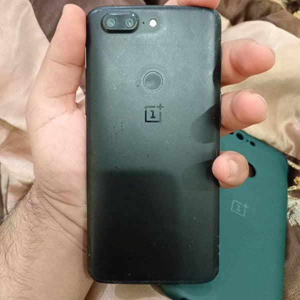 i am selling oneplus 5t 1