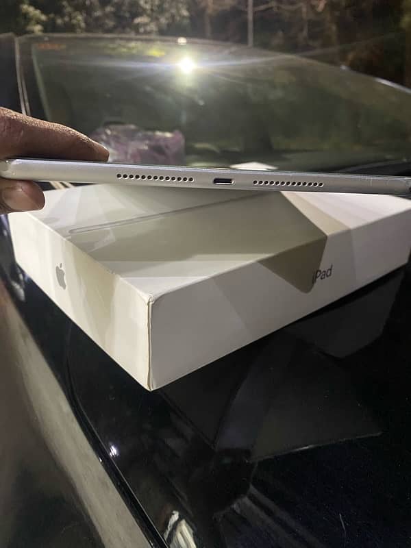 IPAD 9th GENERATION 64GB WITH BOX ALL OK 4