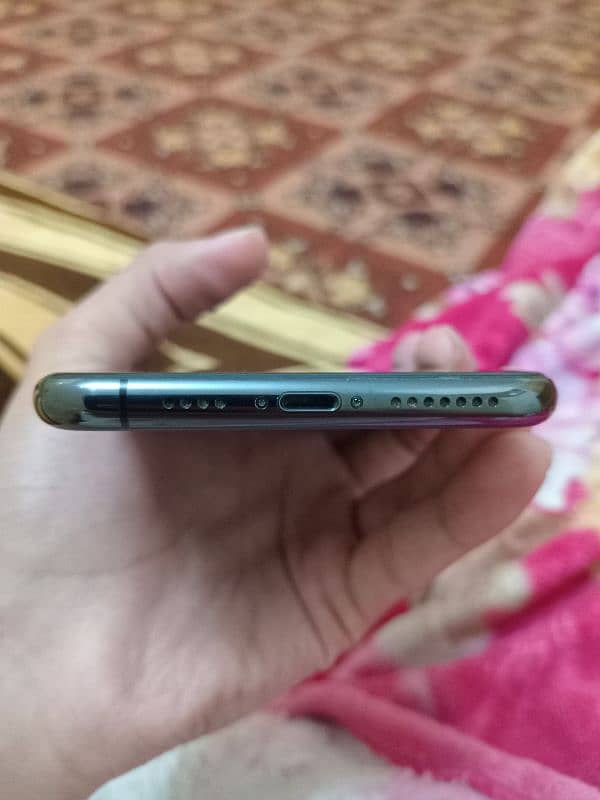 IPHONE 11 PRO MAX 5