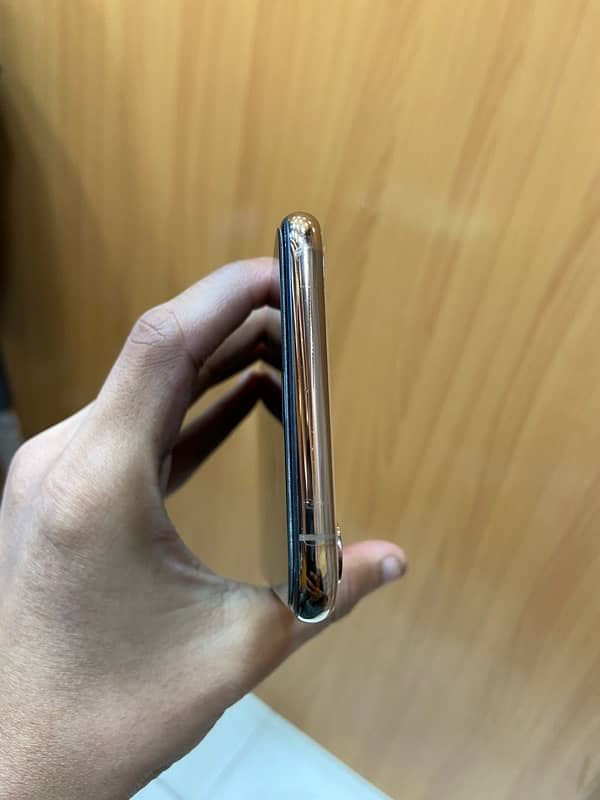 i phone xs Max 64GB physical approved 4