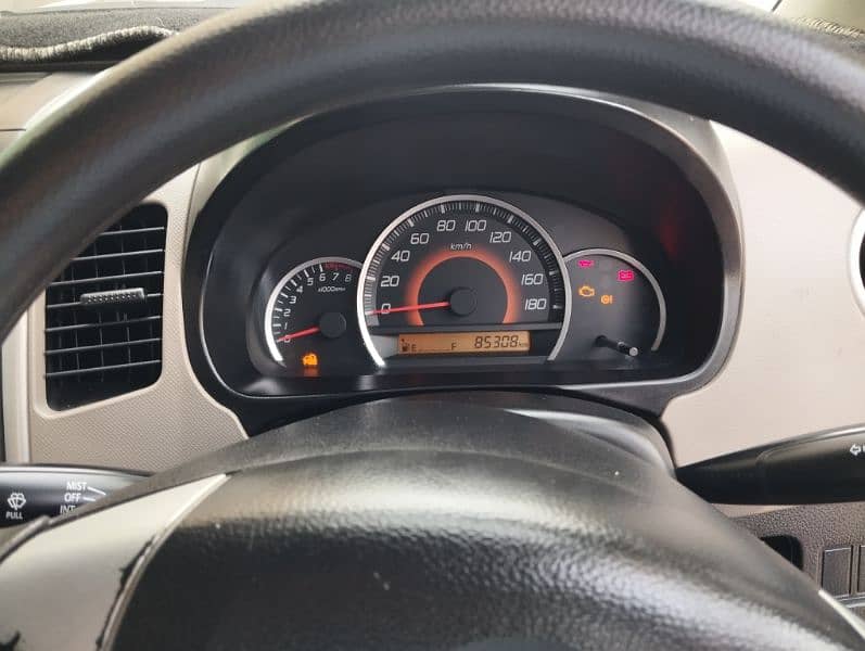 Suzuki Wagon R 2018 11