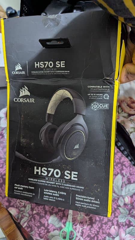 Corsair HS 70se wireless headphones 2