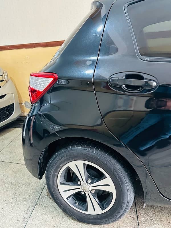 Toyota Vitz 2017 4