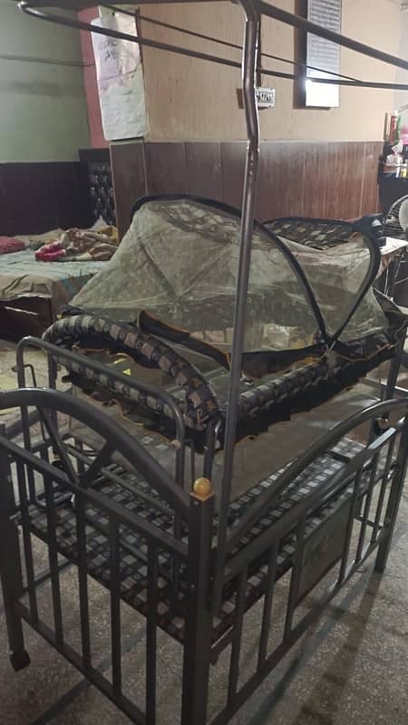 baby cot slightly used 0