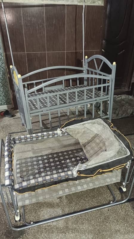 baby cot slightly used 1