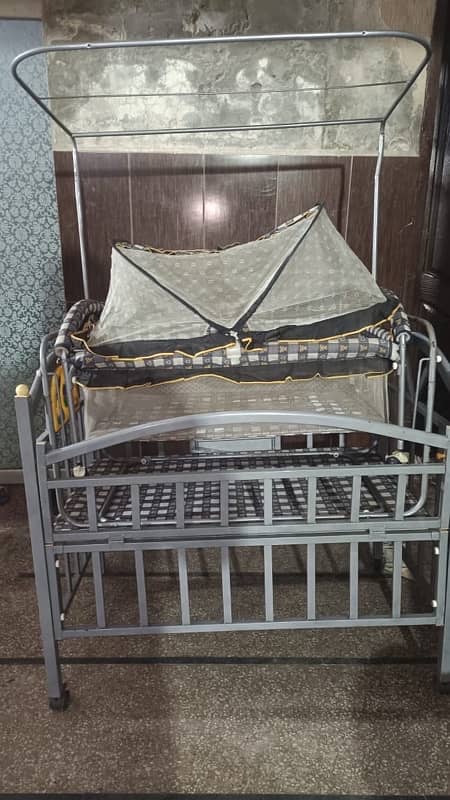 baby cot slightly used 2