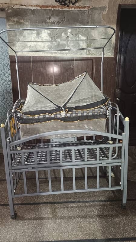 baby cot slightly used 3