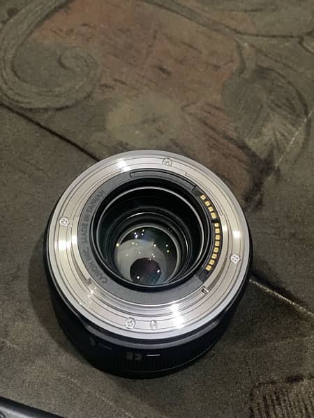 Canon r with rf 35mm 1.8  urgent sale 7