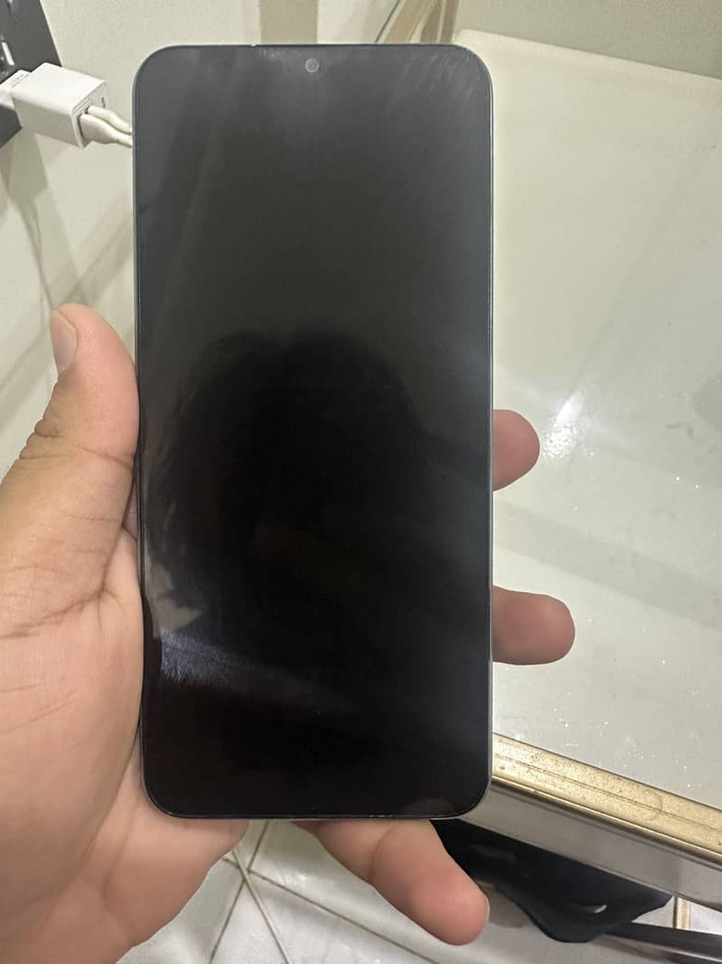 Realme C33 0