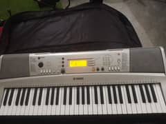 piano keyboard Yamaha psr E 313 mint condition