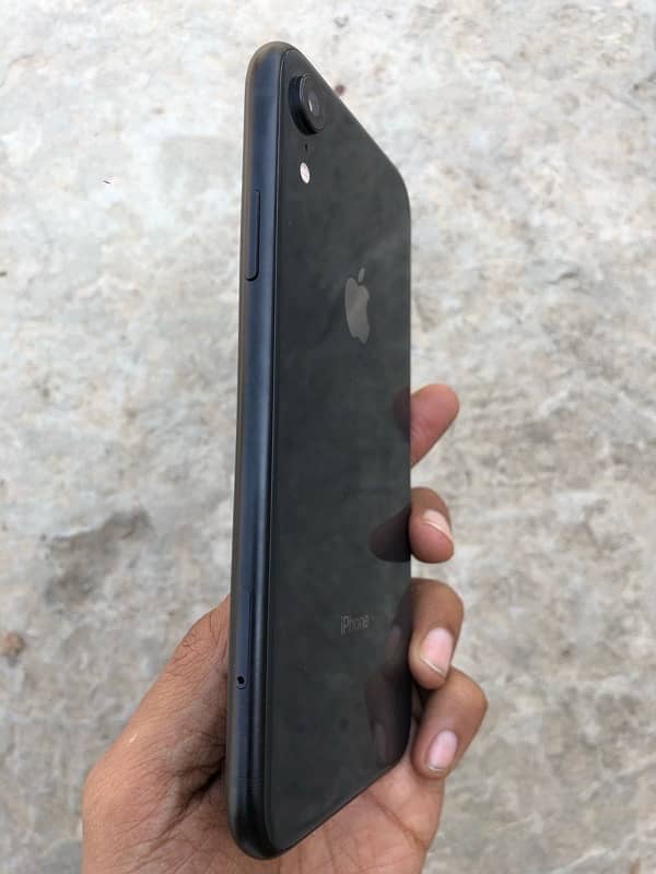 iPhone XR (For PARTS iCloud Locked ) 3