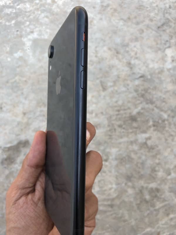 iPhone XR (For PARTS iCloud Locked ) 5