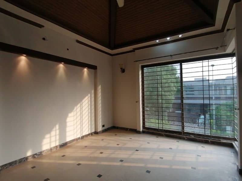 10 Marla non furnished house with actual pictures available for rent in DHA phase 05 block L 4