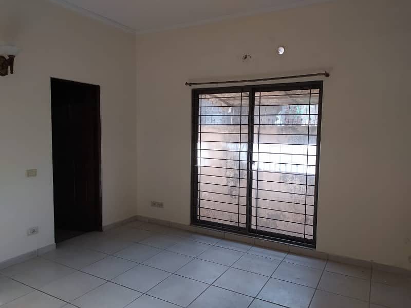 10 Maral Basement House For Sale In DHA Phase 8 Air Avenue Block N 26