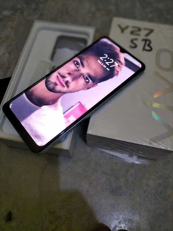 ViVo Y27. . 0