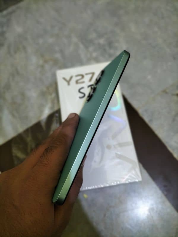 ViVo Y27. . 3