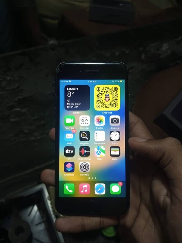 I phone 8 non pta factory unlock 64 GB 3