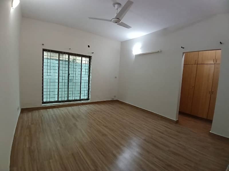 12 Marla House For Sale In Askari 10 Sector A, Lahore 4