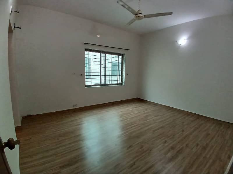 12 Marla House For Sale In Askari 10 Sector A, Lahore 19