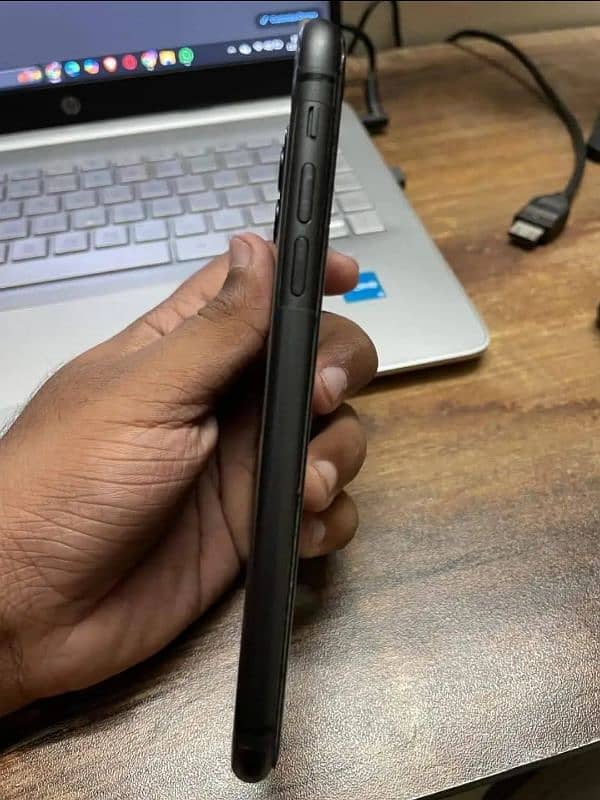 IPHONE 11 NON PTA J. V 4